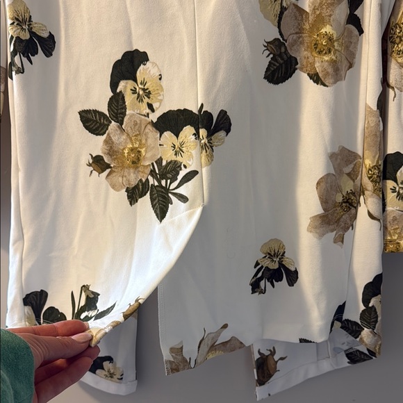 Floral Women's Jacket in Cream by LulaRoe - Picture 6 of 9